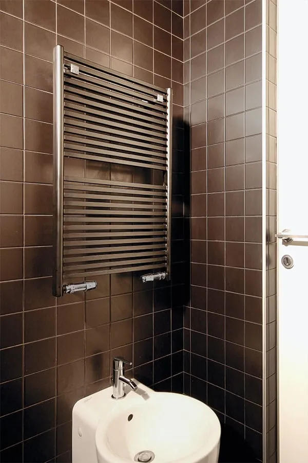 brem-tubesdesign-kuad-radiateur-design-mural-carr image 1